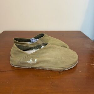 OTZ minimalist slip ons